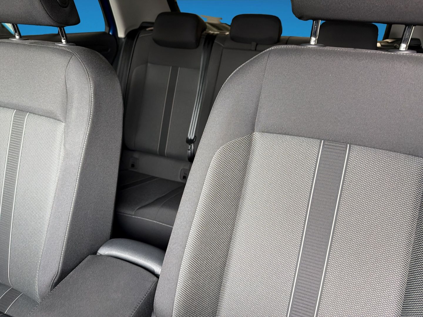 Fahrzeugabbildung Volkswagen T-Roc 1.0 TSI Life  Climatronic Navi Rear View