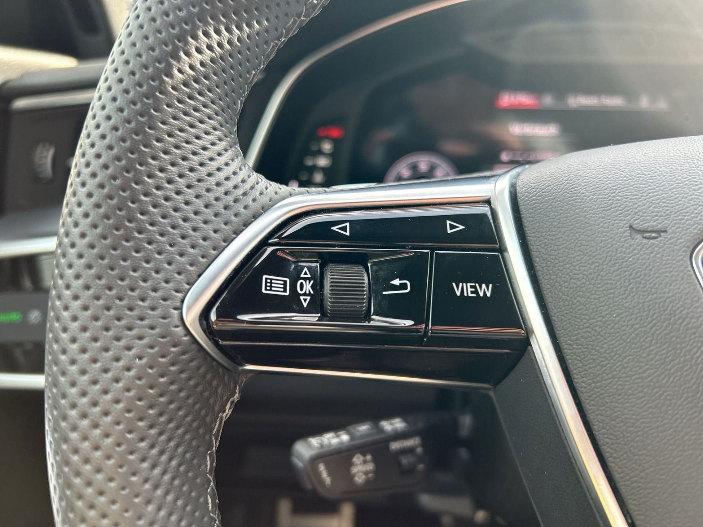 Fahrzeug 14 Fahrzeugabbildung Audi A6 Avant 40 TDI S-Line PANO+NAVI+LEDER+LED+ACC+K