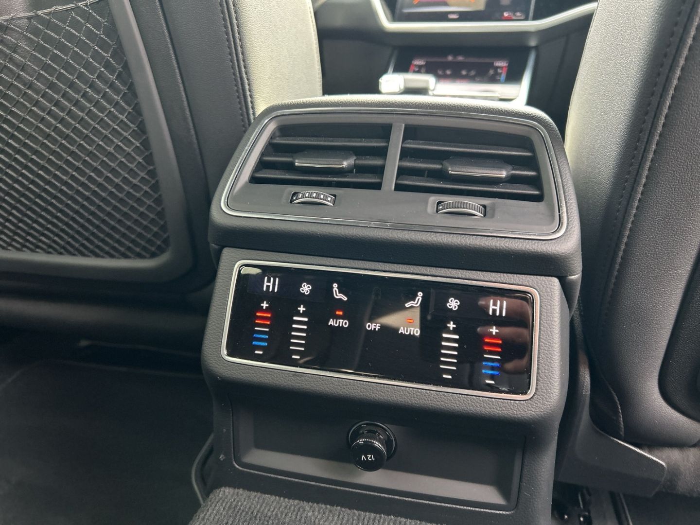 Fahrzeug 19 Fahrzeugabbildung Audi A6 Avant 40 TDI S-Line PANO+NAVI+LEDER+LED+ACC+K