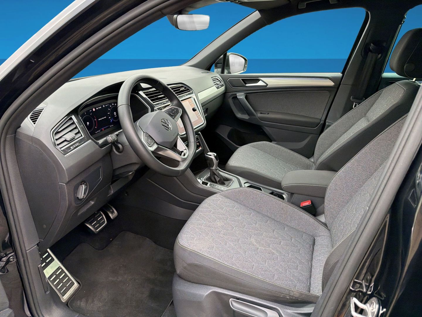 Fahrzeugabbildung Volkswagen Tiguan 2.0 TDI Move Rear View AHK Matrix-LED