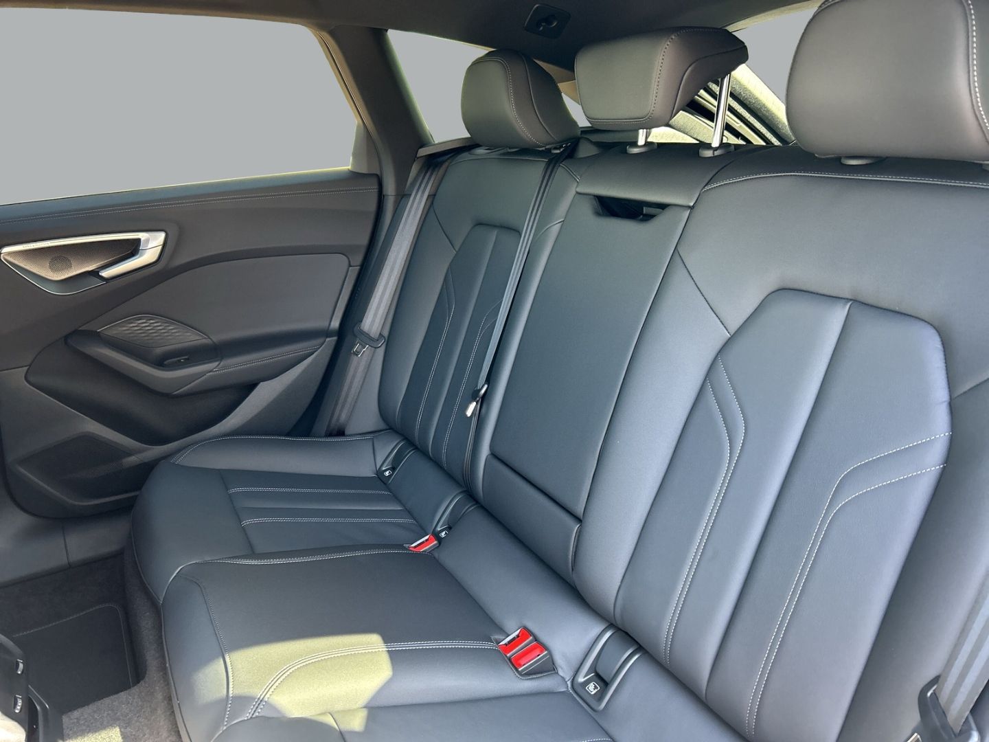 Fahrzeug 11 Fahrzeugabbildung Audi A5 AVANT edition one 2.0 TDI HUD+AHK+NAVI+LEDER+