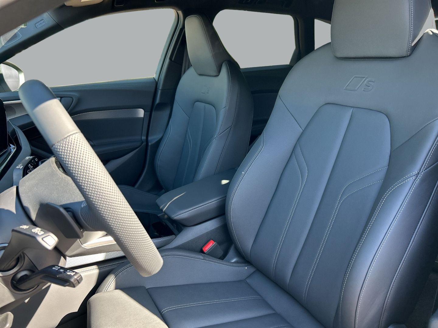 Fahrzeug 10 Fahrzeugabbildung Audi A5 AVANT edition one 2.0 TDI HUD+AHK+NAVI+LEDER+