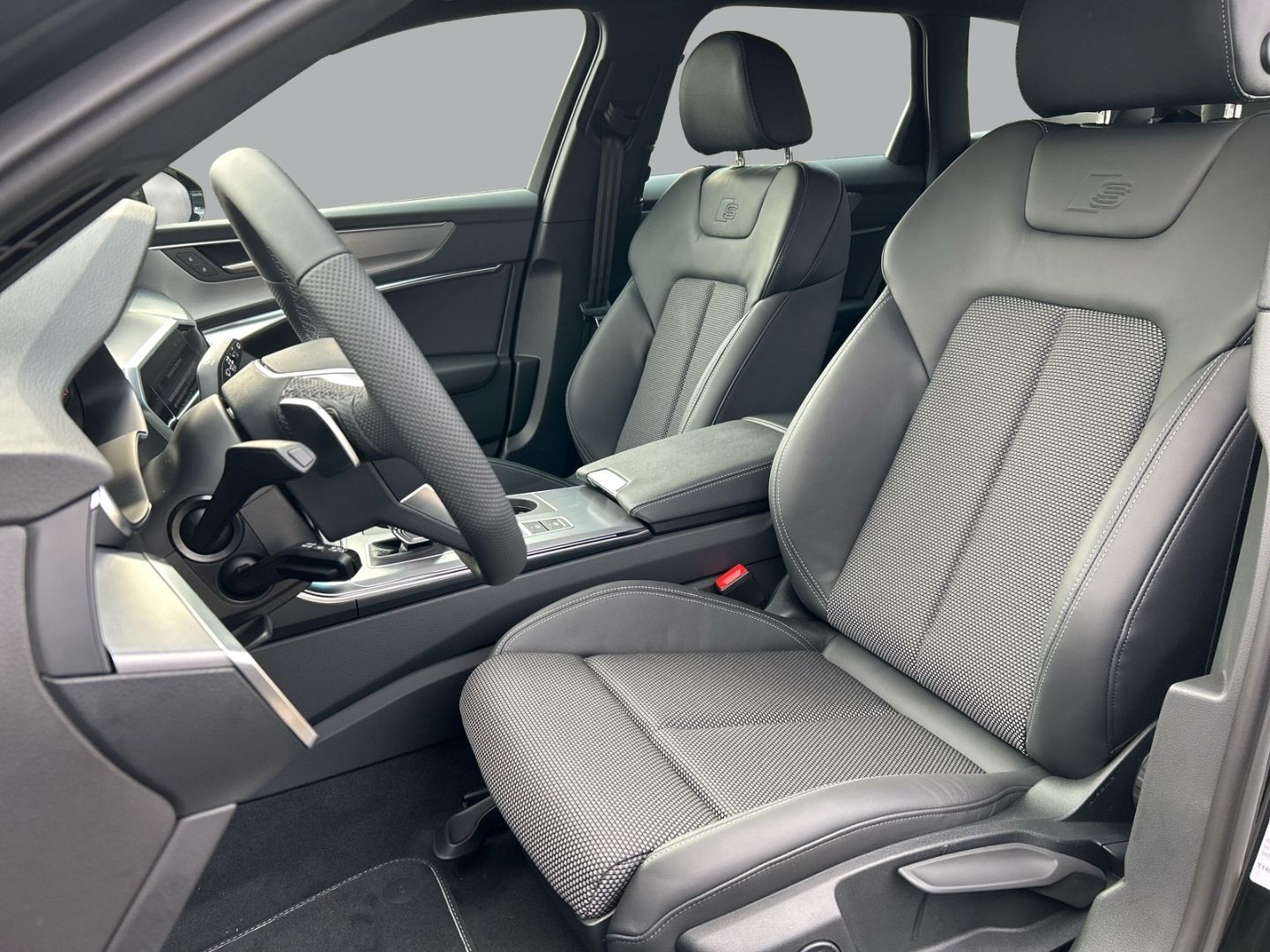 Fahrzeugabbildung Audi A6 Avant 40 TDI S-LINE AHK+NAVI+LEDER+360*KAMERA