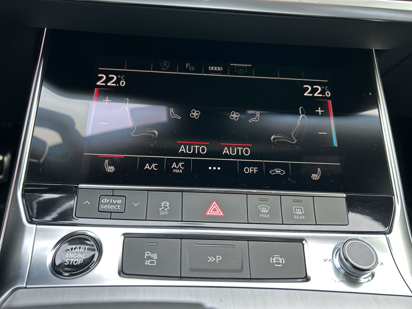 Fahrzeugabbildung Audi A6 Avant 40 TDI S-line AHK+NAVI+LEDER+360*KAMERA