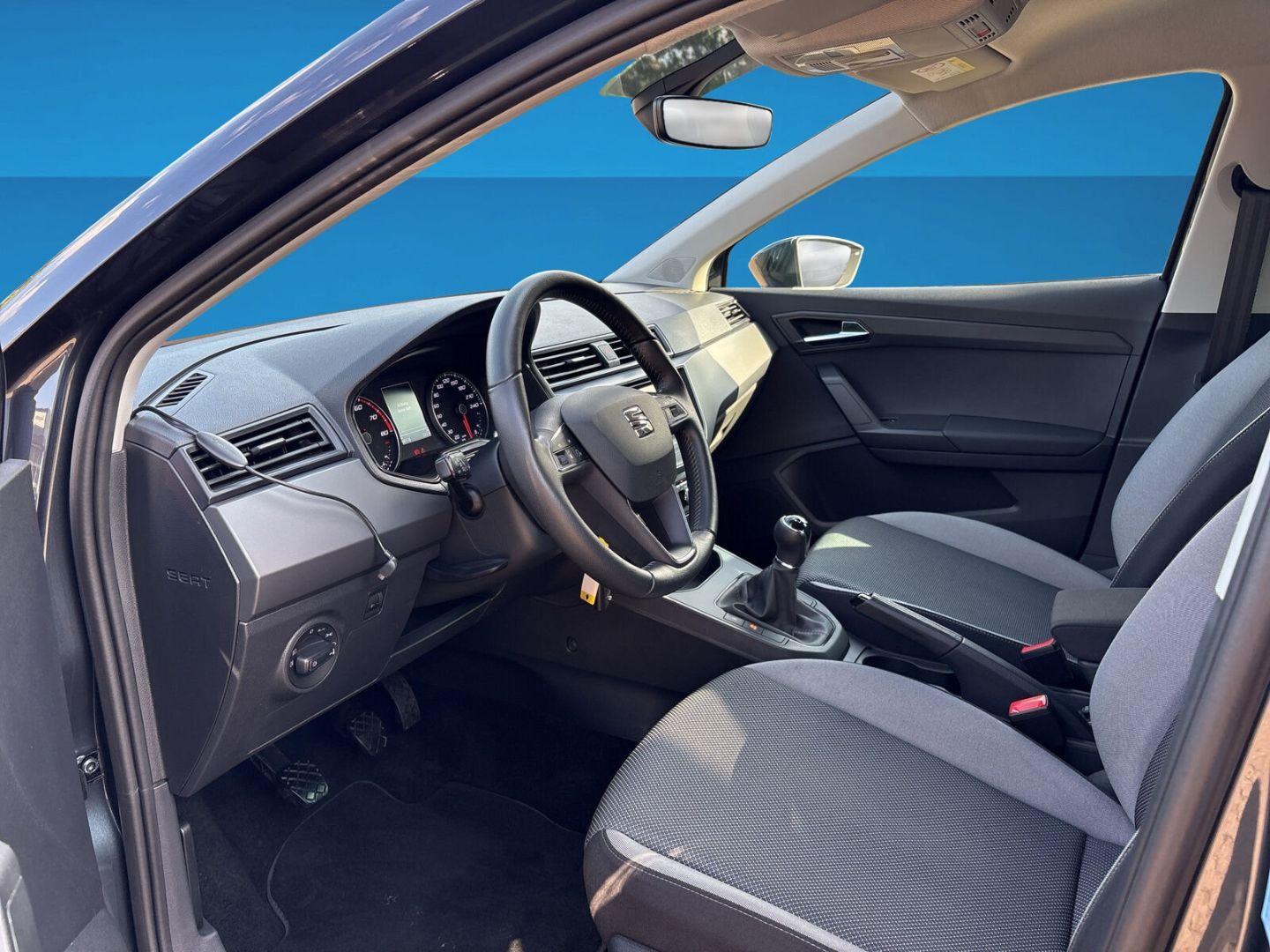 Fahrzeug 12 Fahrzeugabbildung SEAT Ibiza 1.0 TSI Style SHZ PDC CAM Klima AT - mit KI generiert/bearbeitet