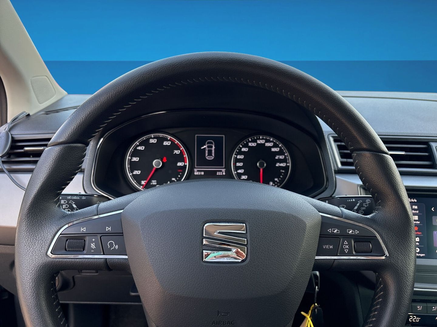 Fahrzeug 13 Fahrzeugabbildung SEAT Ibiza 1.0 TSI Style SHZ PDC CAM Klima AT - mit KI generiert/bearbeitet