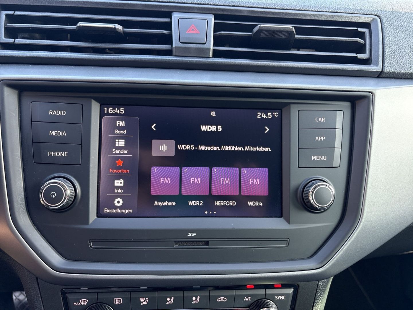 Fahrzeug 16 Fahrzeugabbildung SEAT Ibiza 1.0 TSI Style SHZ PDC CAM Klima AT - mit KI generiert/bearbeitet