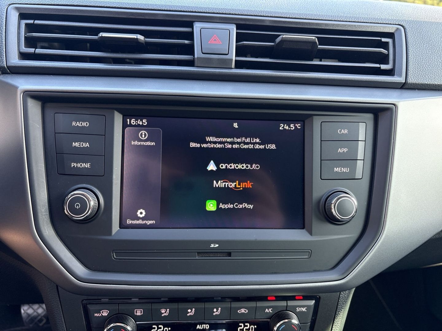 Fahrzeug 17 Fahrzeugabbildung SEAT Ibiza 1.0 TSI Style SHZ PDC CAM Klima AT - mit KI generiert/bearbeitet