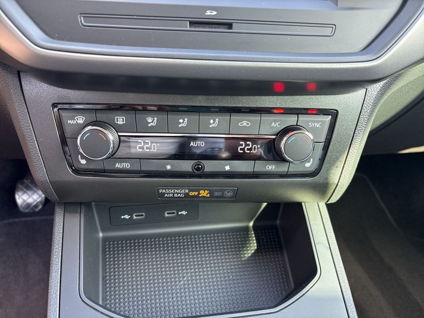 Fahrzeug 22 Fahrzeugabbildung SEAT Ibiza 1.0 TSI Style SHZ PDC CAM Klima AT - mit KI generiert/bearbeitet