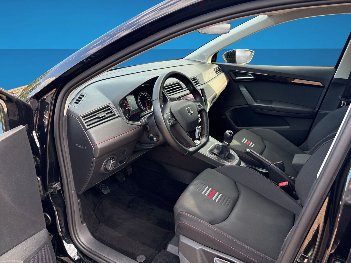Fahrzeug 12 Fahrzeugabbildung SEAT Ibiza 1.0 TSI NAVI BEATS SHZ PDC FR - mit KI generiert/bearbeitet