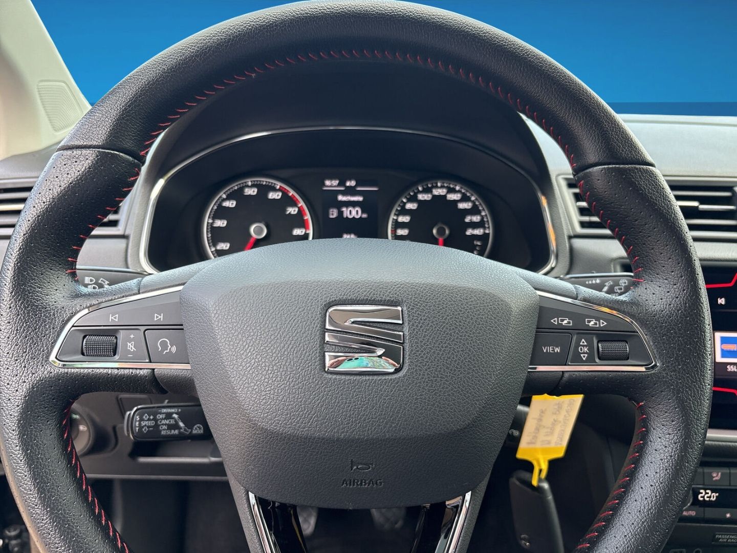Fahrzeug 13 Fahrzeugabbildung SEAT Ibiza 1.0 TSI NAVI BEATS SHZ PDC FR - mit KI generiert/bearbeitet