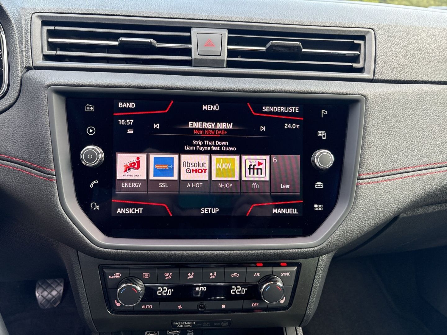 Fahrzeug 17 Fahrzeugabbildung SEAT Ibiza 1.0 TSI NAVI BEATS SHZ PDC FR - mit KI generiert/bearbeitet