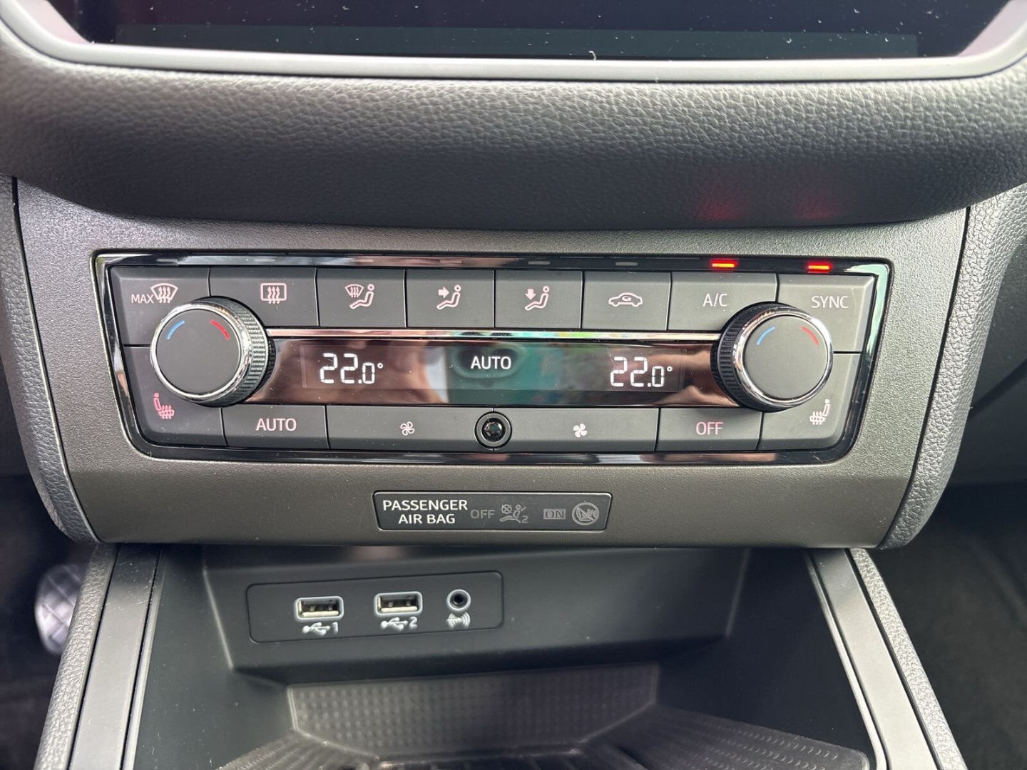 Fahrzeug 20 Fahrzeugabbildung SEAT Ibiza 1.0 TSI NAVI BEATS SHZ PDC FR - mit KI generiert/bearbeitet