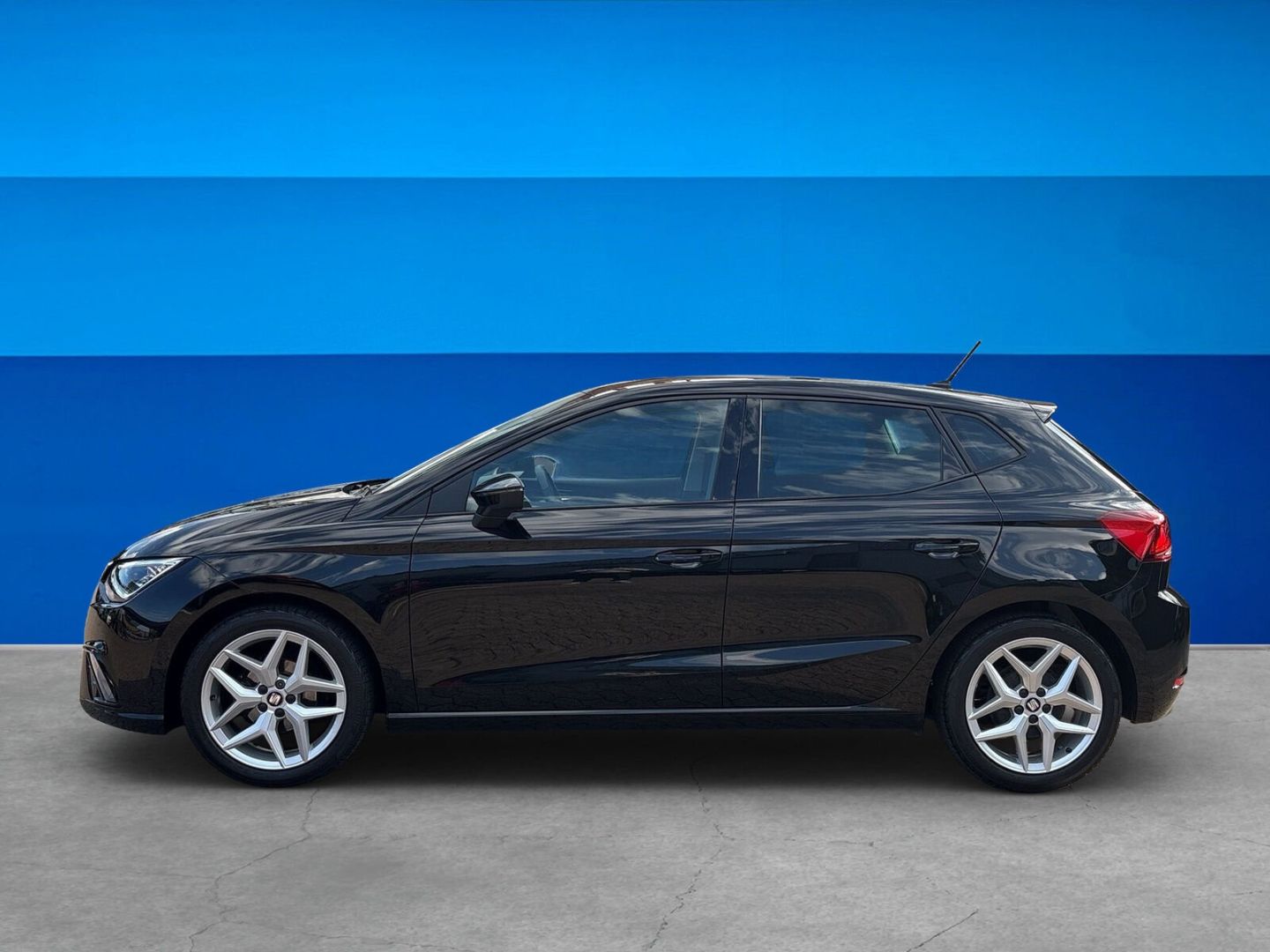 Fahrzeug 4 Fahrzeugabbildung SEAT Ibiza 1.0 TSI NAVI BEATS SHZ PDC FR - mit KI generiert/bearbeitet