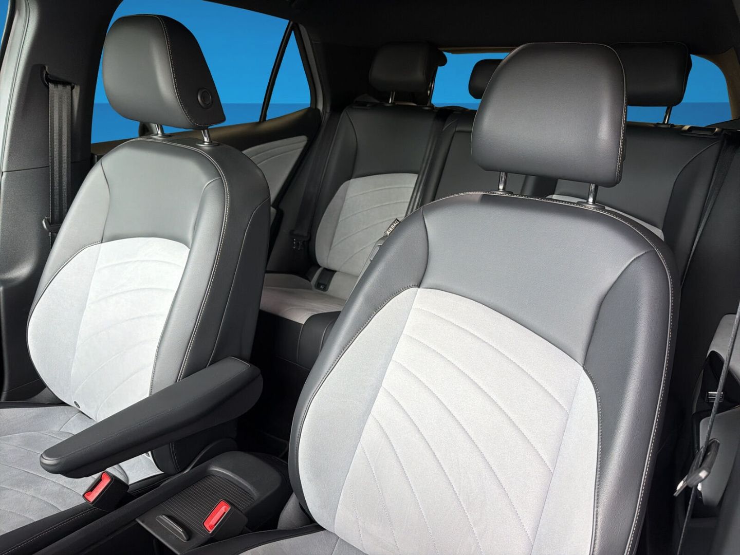 Fahrzeug 15 Fahrzeugabbildung Volkswagen ID.3 Pro Move 150 kW Rear View Navi LED Clima - mit KI generiert/bearbeitet
