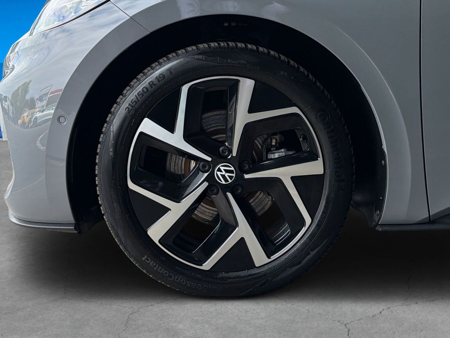 Fahrzeug 10 Fahrzeugabbildung Volkswagen ID.3 Pro Move 150 kW Rear View Navi LED Clima - mit KI generiert/bearbeitet
