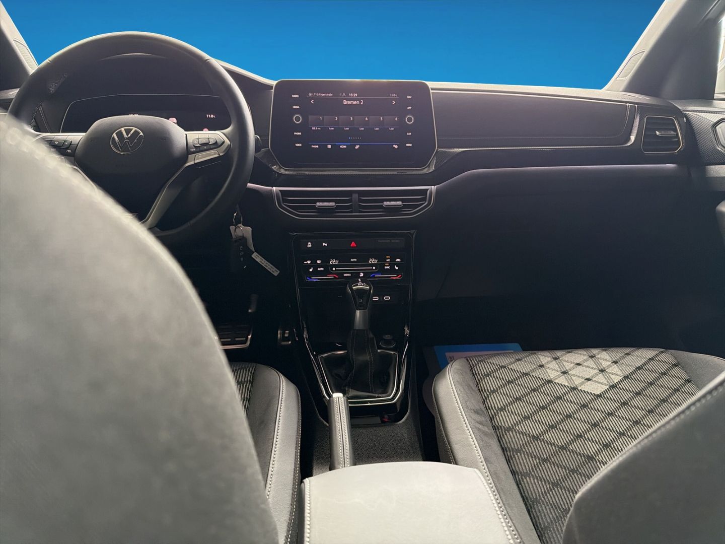 Fahrzeug 14 Fahrzeugabbildung Volkswagen T-Cross 1.5 TSI R-Line Rear View AHK Clima LED