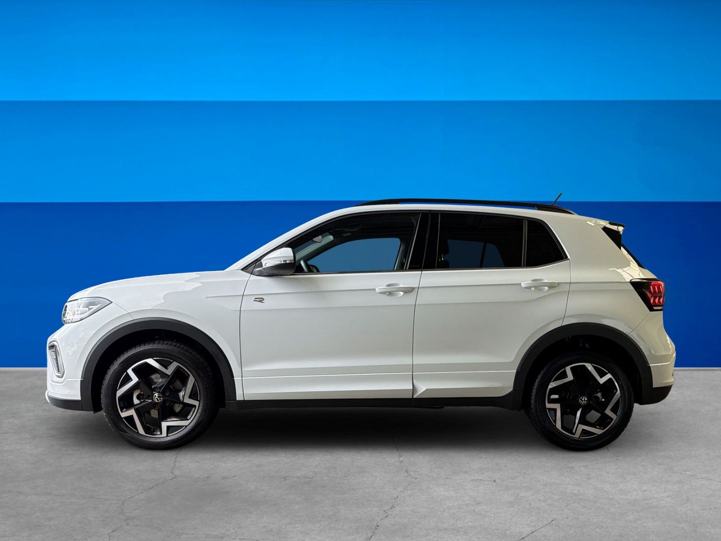 Fahrzeug 4 Fahrzeugabbildung Volkswagen T-Cross 1.5 TSI R-Line Rear View AHK Clima LED