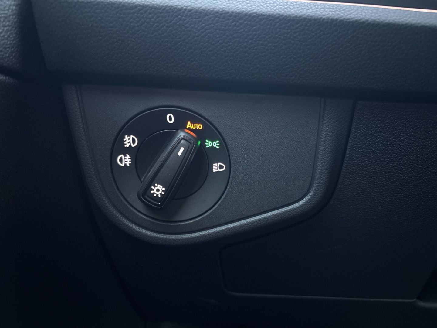 Fahrzeugabbildung Volkswagen Polo R-Line 1.0 TSI CarPlay Cam IQ-Light PDC vo+