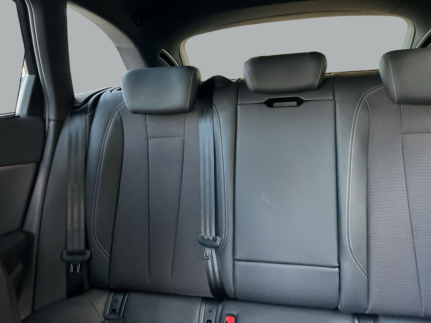 Fahrzeugabbildung Audi A4 Avant 35 TDI S Line COMPETiTION+LED+KAMERA+NA