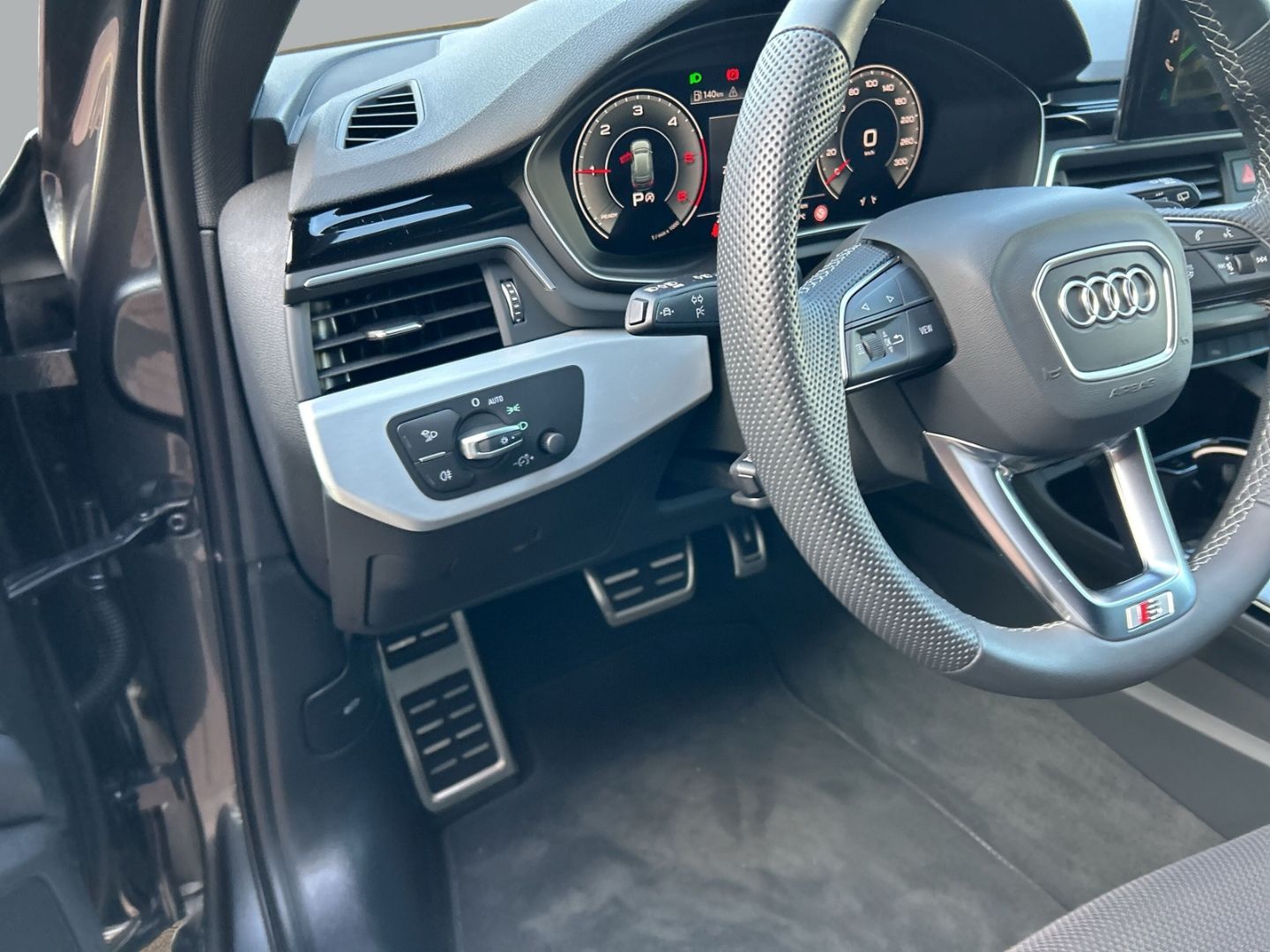 Fahrzeugabbildung Audi A4 Avant 35 TDI S Line COMPETiTION+LED+KAMERA+NA