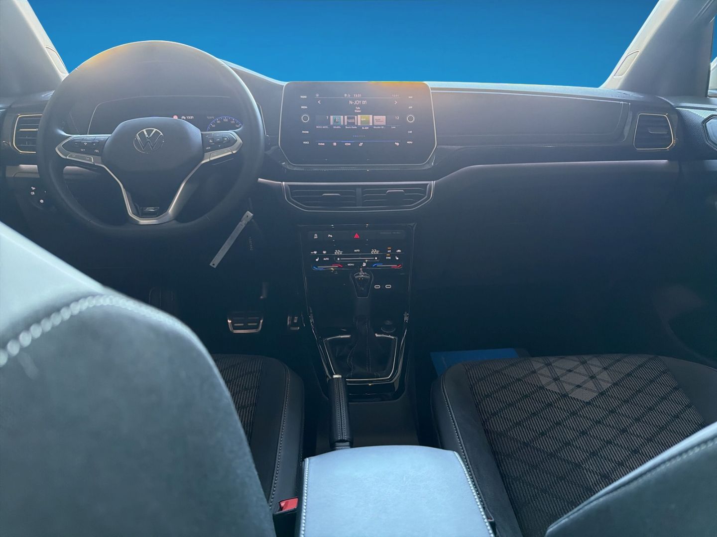 Fahrzeugabbildung Volkswagen T-Cross 1.0 TSI R-Line Rear View AHK LED-Matrix