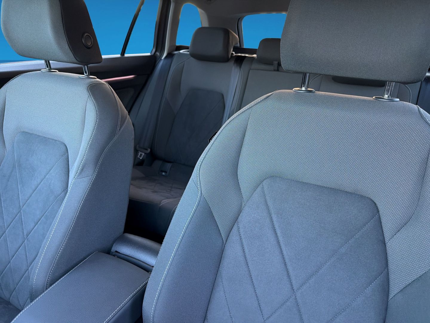 Fahrzeugabbildung Volkswagen Golf 8 2.0 TDI Life Navi Rückfahrkamera - mit KI generiert/bearbeitet
