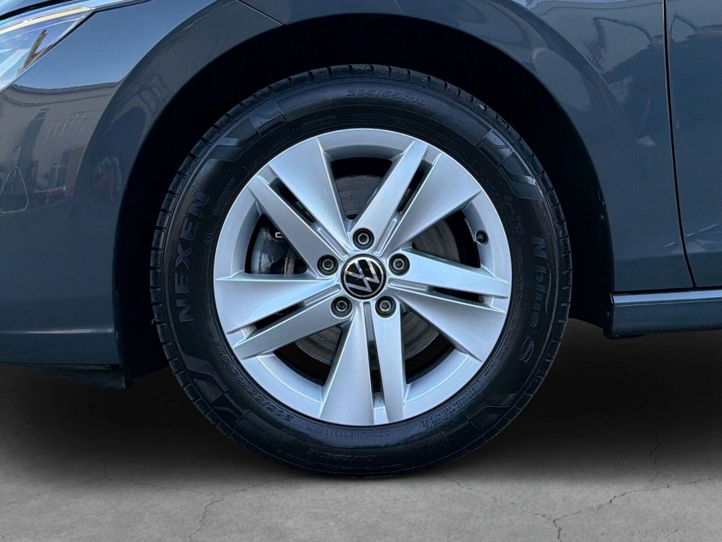 Fahrzeugabbildung Volkswagen Golf 8 2.0 TDI Life Navi Rückfahrkamera - mit KI generiert/bearbeitet