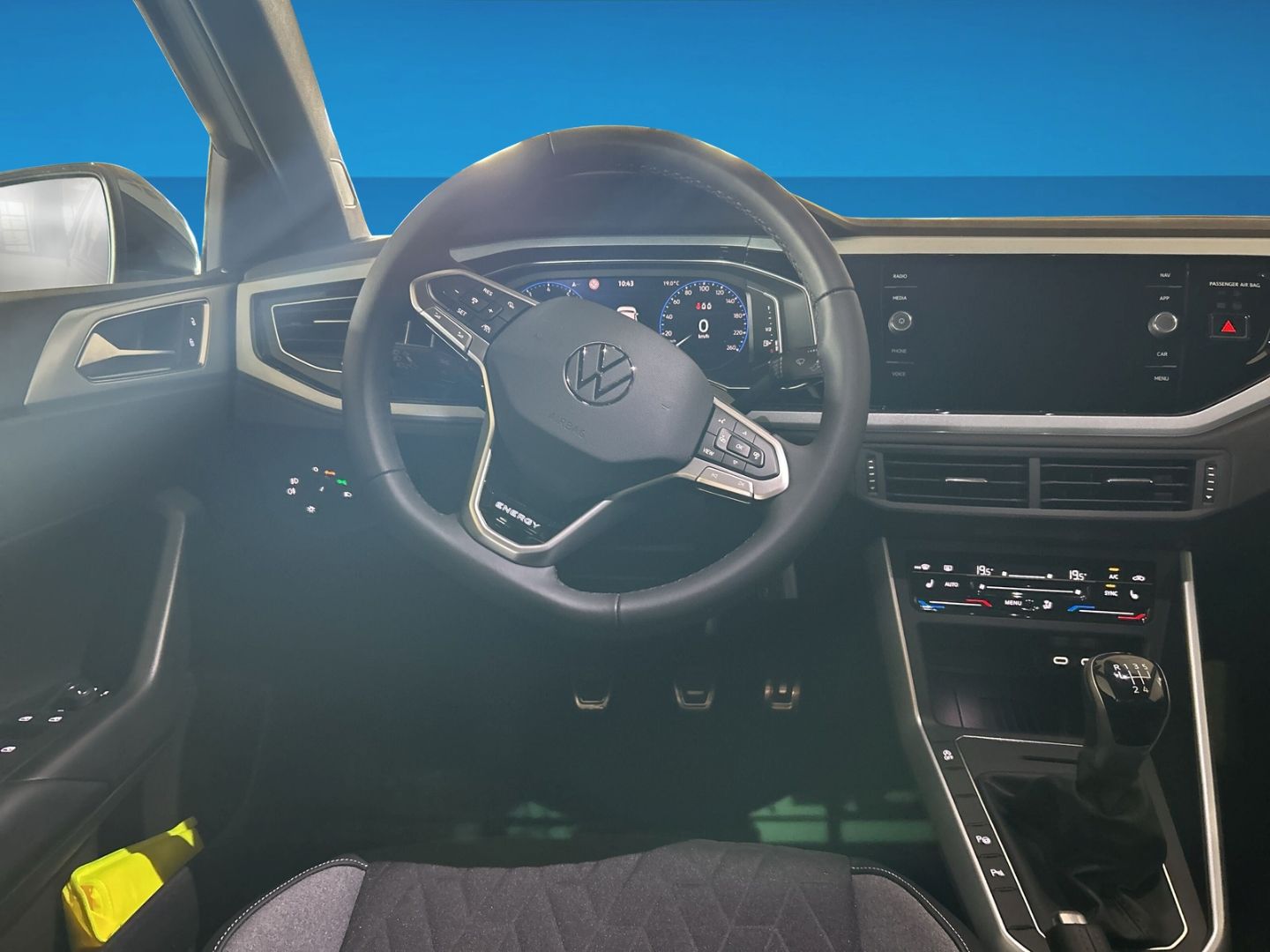 Fahrzeugabbildung Volkswagen Polo ENERGY 1,0l TSI 5-Gang REAR VIEW +PAKET NAV