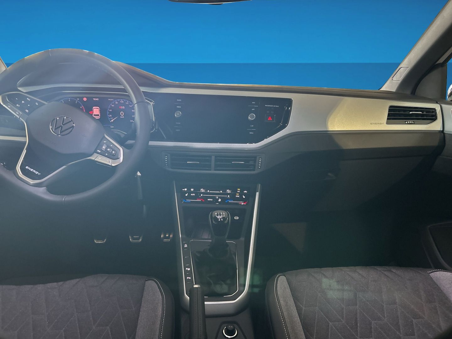 Fahrzeugabbildung Volkswagen Polo ENERGY 1,0l TSI 5-Gang REAR VIEW +PAKET NAV