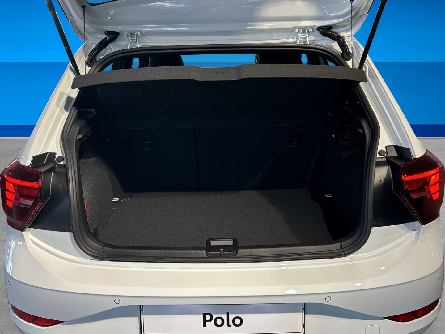 Fahrzeugabbildung Volkswagen Polo ENERGY 1,0l TSI 5-Gang REAR VIEW +PAKET NAV