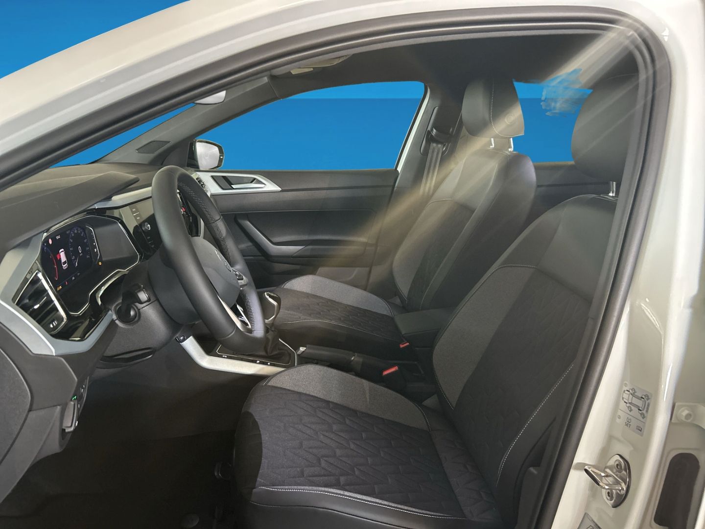 Fahrzeugabbildung Volkswagen Polo ENERGY 1,0l TSI 5-Gang REAR VIEW +PAKET NAV