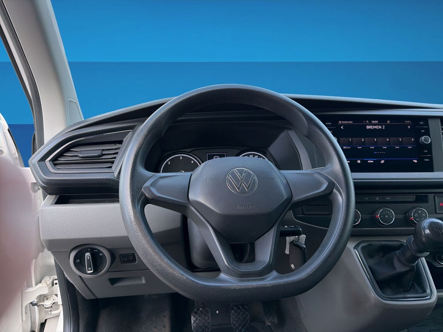 Fahrzeugabbildung Volkswagen T6.1 Kasten 2.0 TDI L1H1 AHK Navi Einparkhilfe