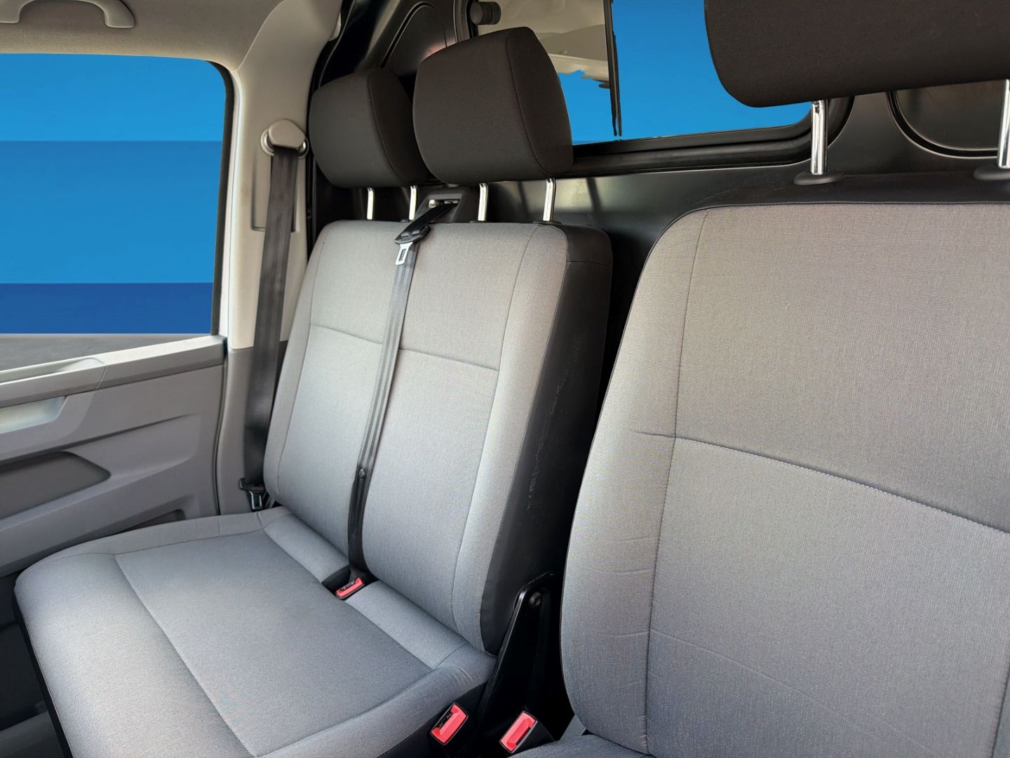 Fahrzeugabbildung Volkswagen T6.1 Kasten 2.0 TDI L1H1 AHK Navi Einparkhilfe