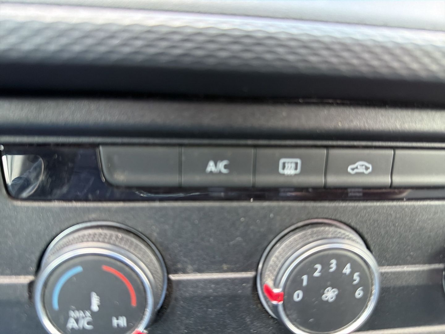 Fahrzeugabbildung Volkswagen T6.1 Kasten 2.0 TDI L1H1 AHK Navi Einparkhilfe