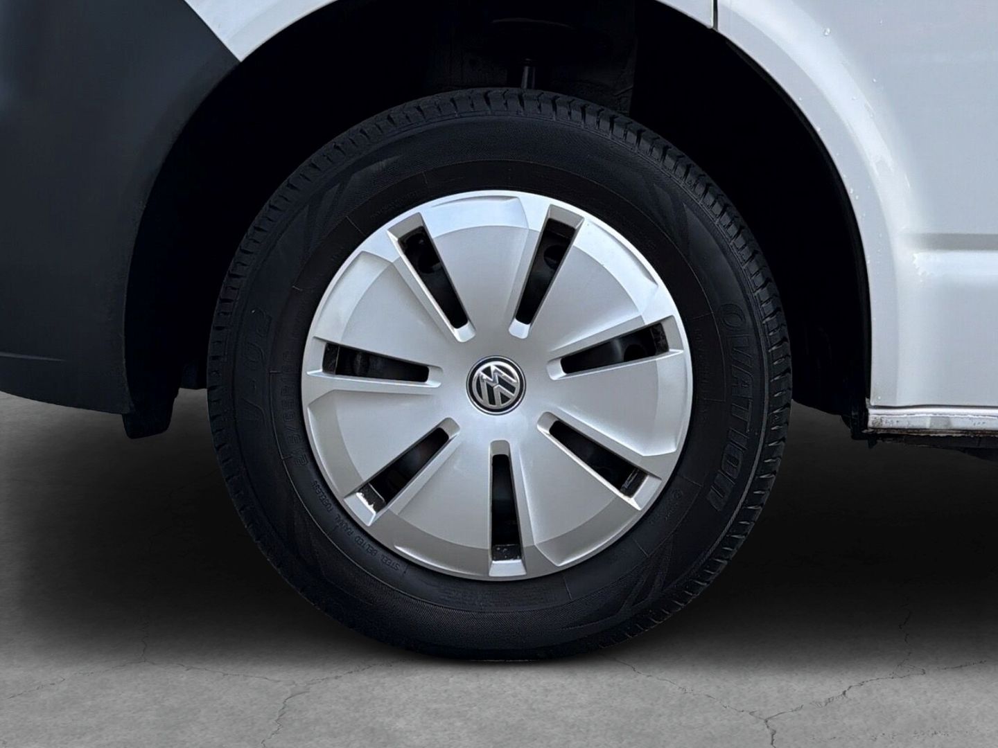 Fahrzeugabbildung Volkswagen T6.1 Kasten 2.0 TDI L1H1 AHK Navi Einparkhilfe