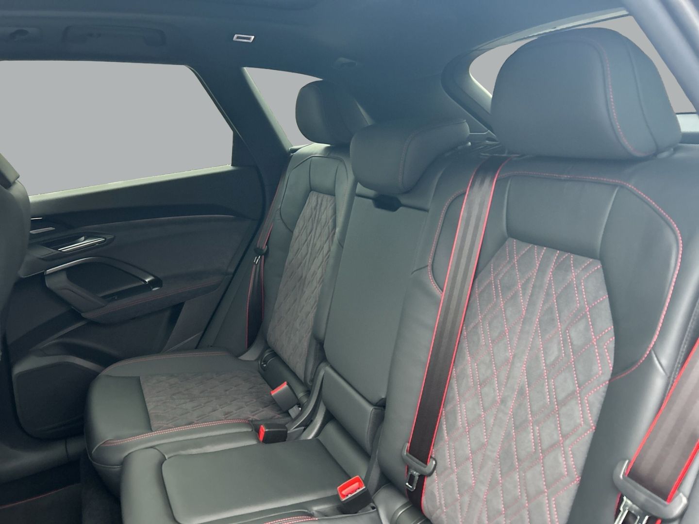 Fahrzeugabbildung Audi Q5 edition one e-hybrid quattro HUD+AHK+PANO+LED