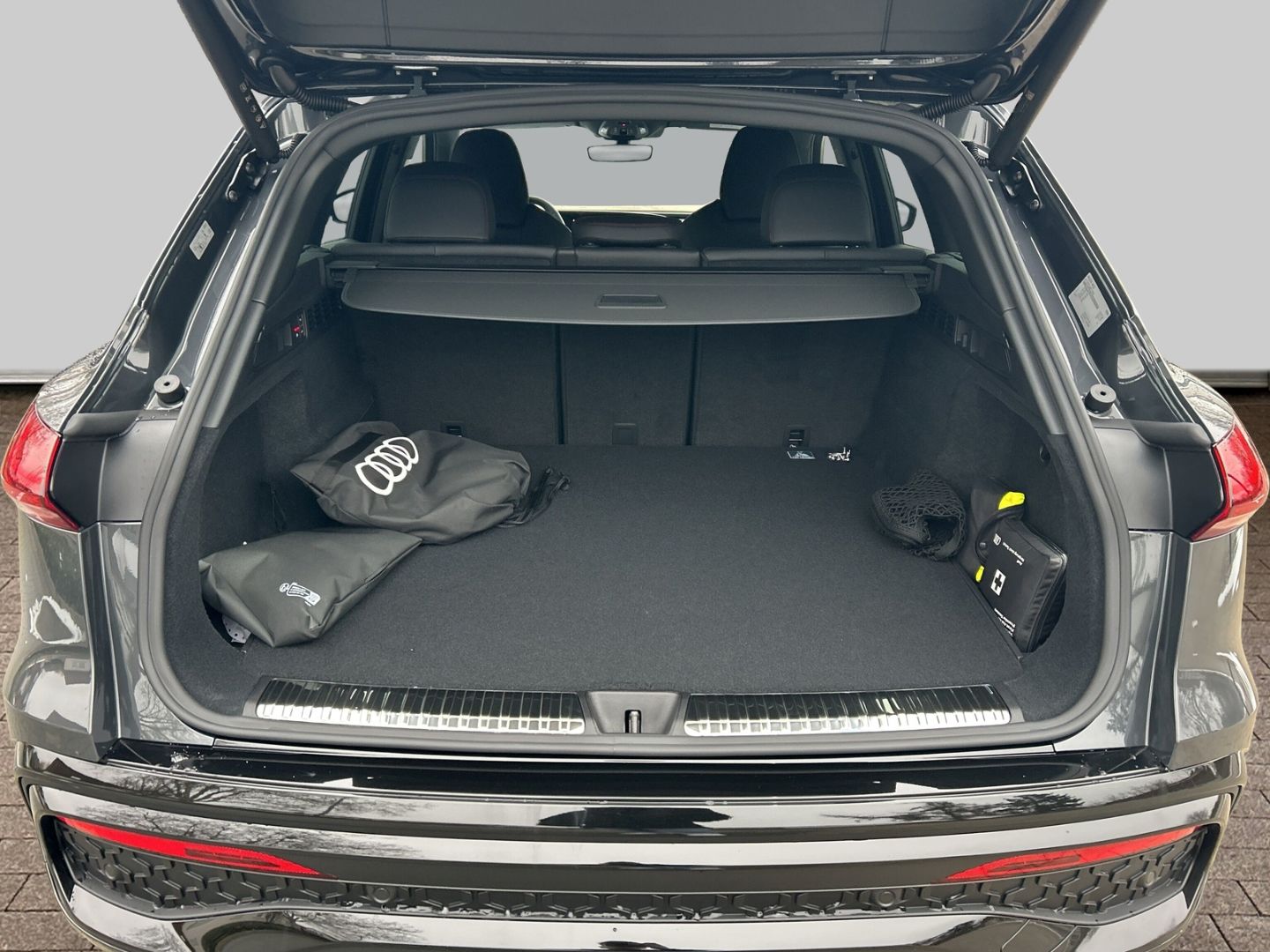 Fahrzeugabbildung Audi Q5 edition one e-hybrid quattro HUD+AHK+PANO+LED