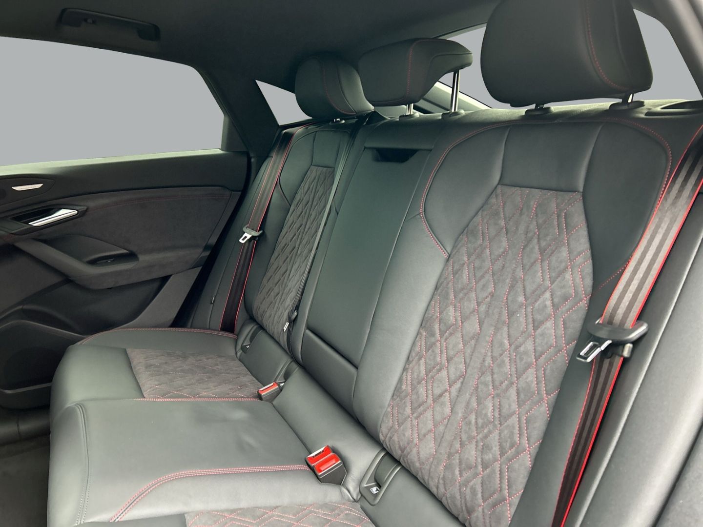 Fahrzeug 11 Fahrzeugabbildung Audi Q6 e-tron Sportback performance 225 kW HUD+AHK+P