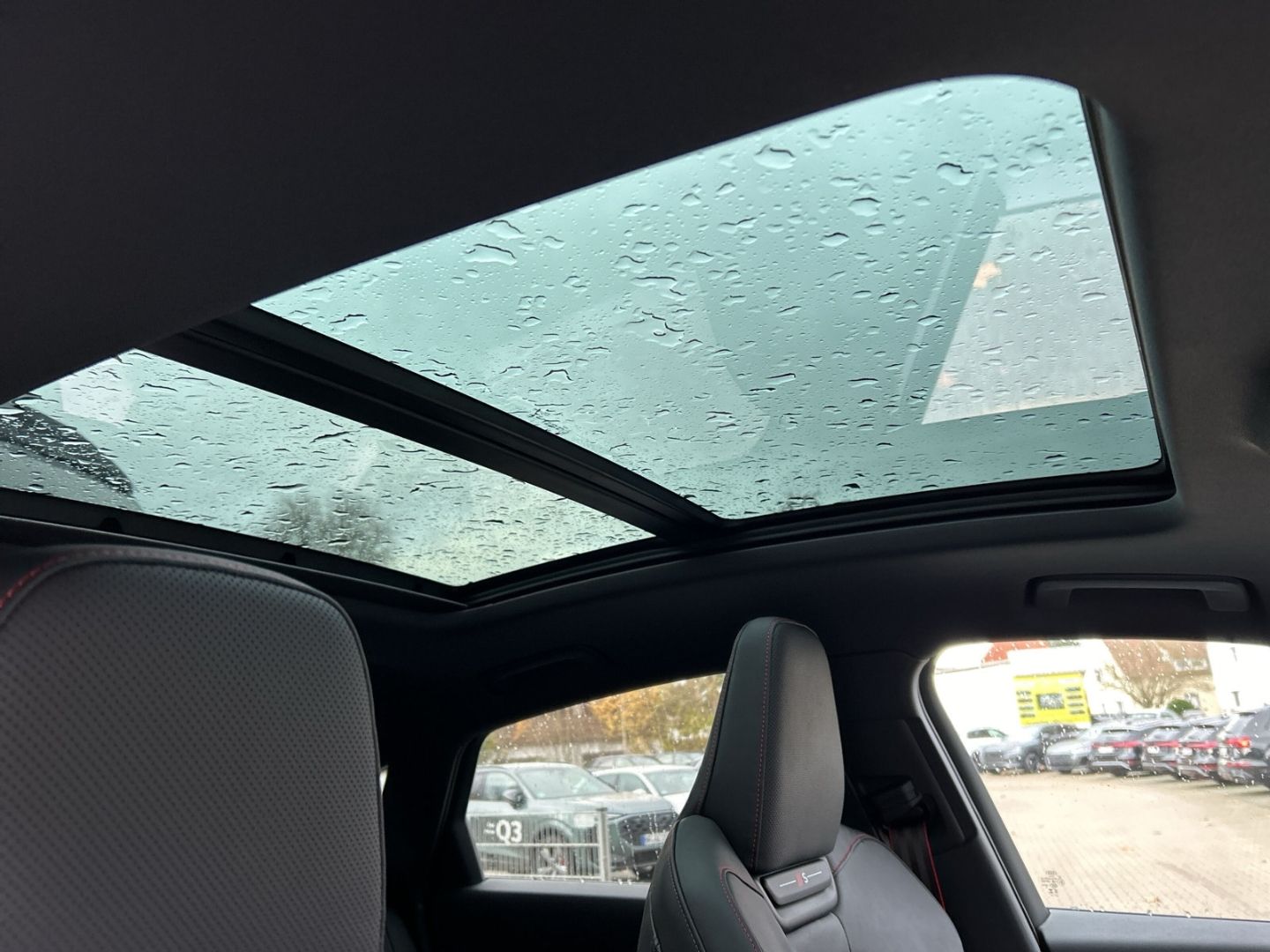 Fahrzeug 21 Fahrzeugabbildung Audi Q6 e-tron Sportback performance 225 kW HUD+AHK+P