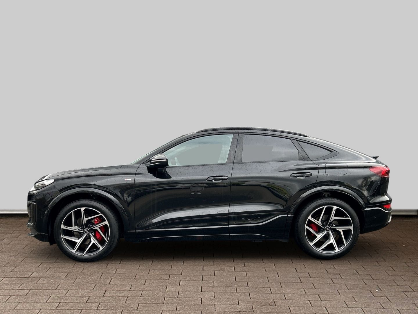 Fahrzeug 7 Fahrzeugabbildung Audi Q6 e-tron Sportback performance 225 kW HUD+AHK+P