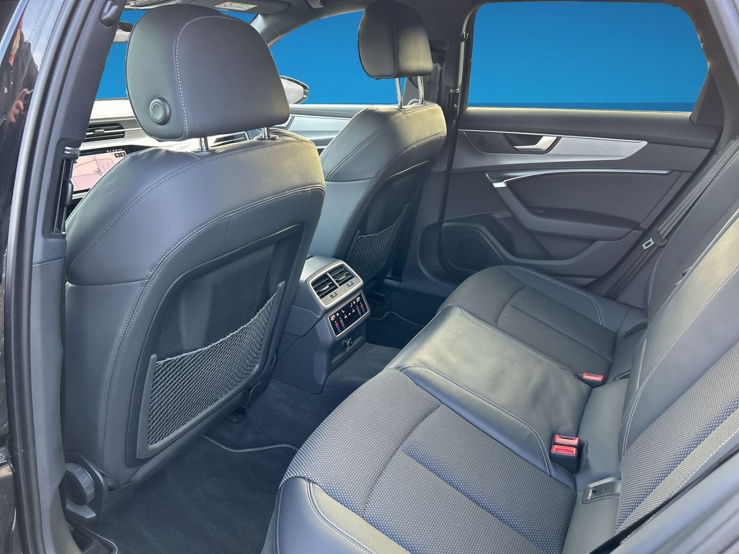 Fahrzeugabbildung Audi A6 Avant 40 TDI S line PANO+LED+KAMERA+NAVI+LEDE