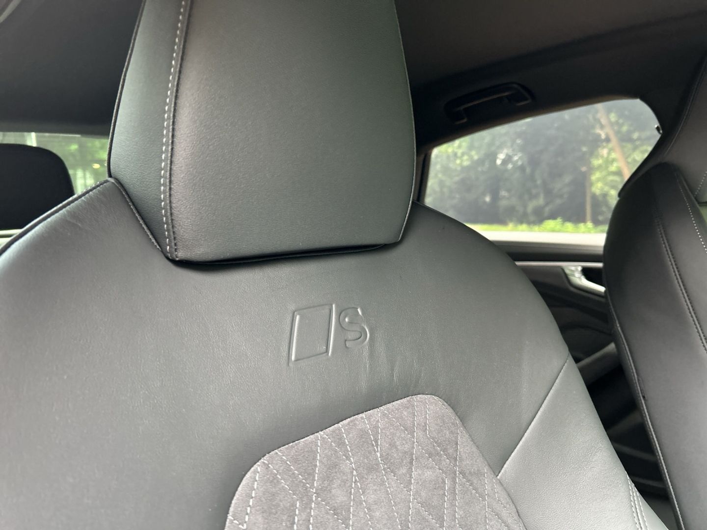 Fahrzeugabbildung Audi A6 Limousine edition one e-hybrid quattro 220 kW