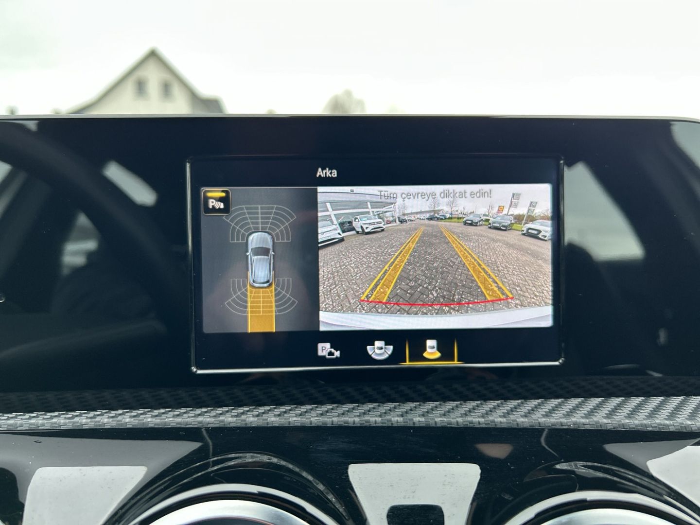Fahrzeug 16 Fahrzeugabbildung Mercedes-Benz A 250 -Klasse EU6d-T (177.046) Navi Digitales Co - mit KI generiert/bearbeitet