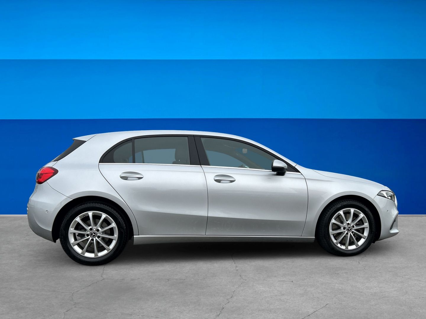 Fahrzeug 4 Fahrzeugabbildung Mercedes-Benz A 250 -Klasse EU6d-T (177.046) Navi Digitales Co - mit KI generiert/bearbeitet