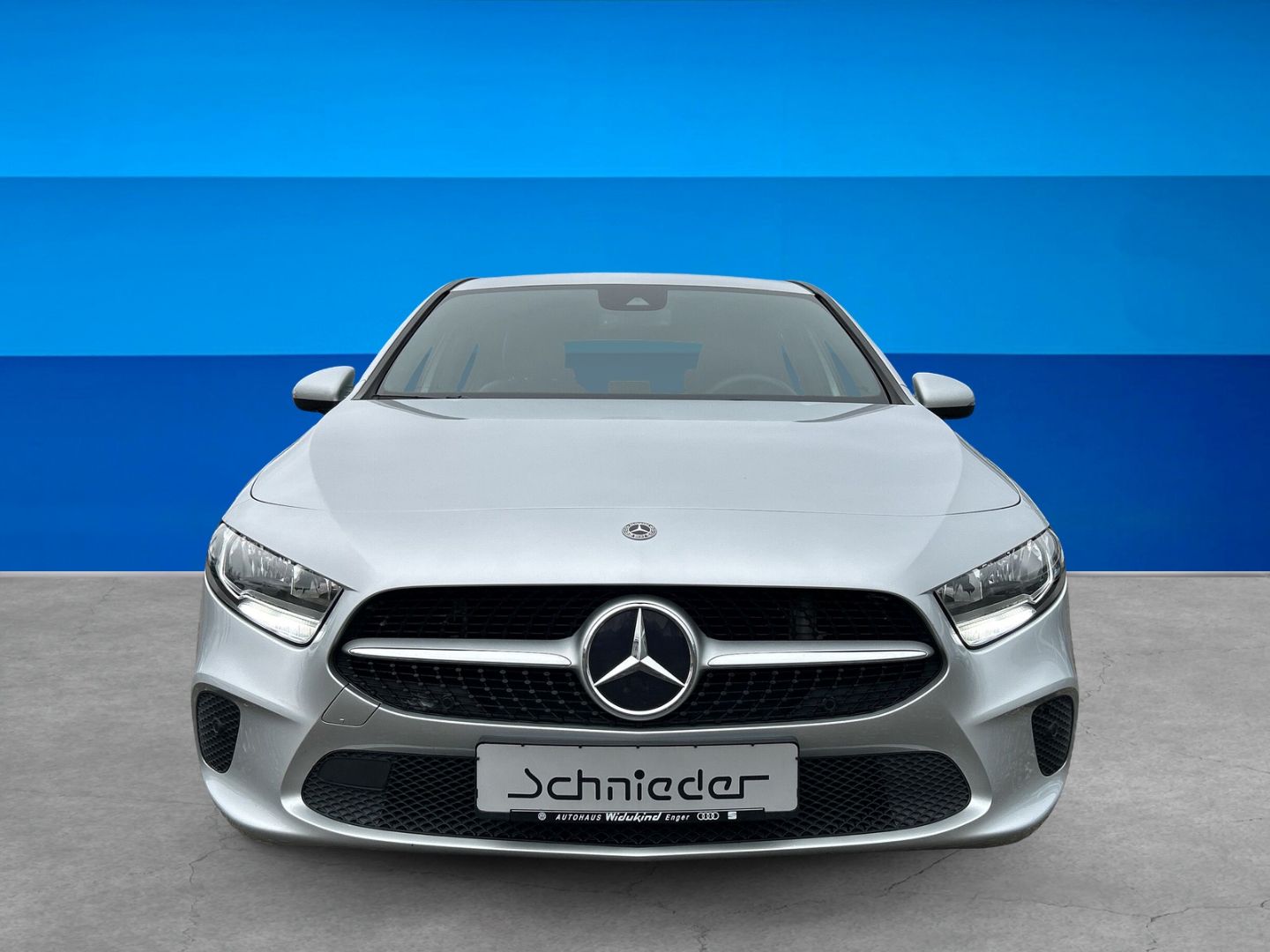 Fahrzeug 7 Fahrzeugabbildung Mercedes-Benz A 250 -Klasse EU6d-T (177.046) Navi Digitales Co - mit KI generiert/bearbeitet