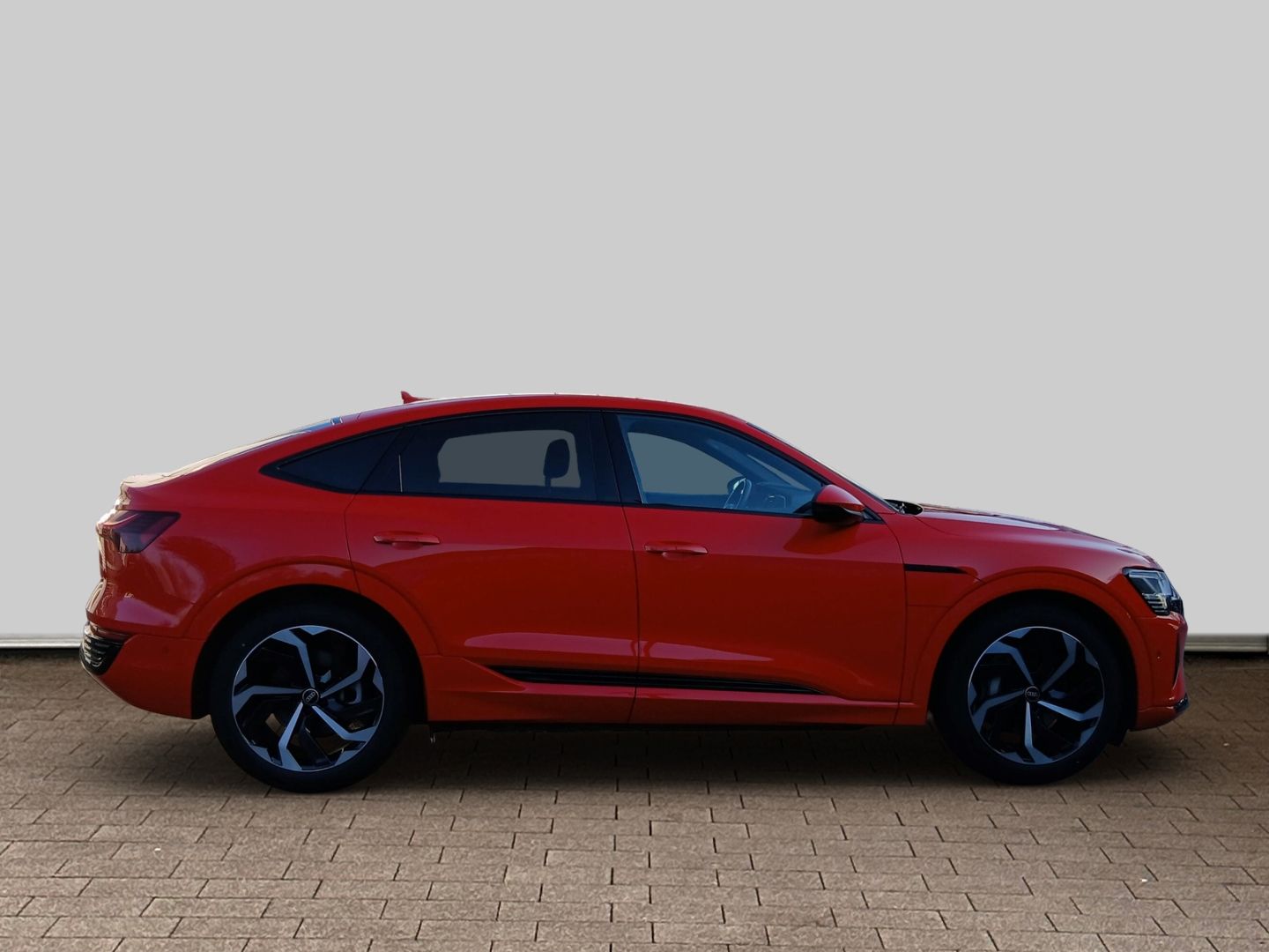 Fahrzeugabbildung Audi Q8 E-tron SPORTBACK  ADVANCED+AHK+VIRTUAL+LUFT+C