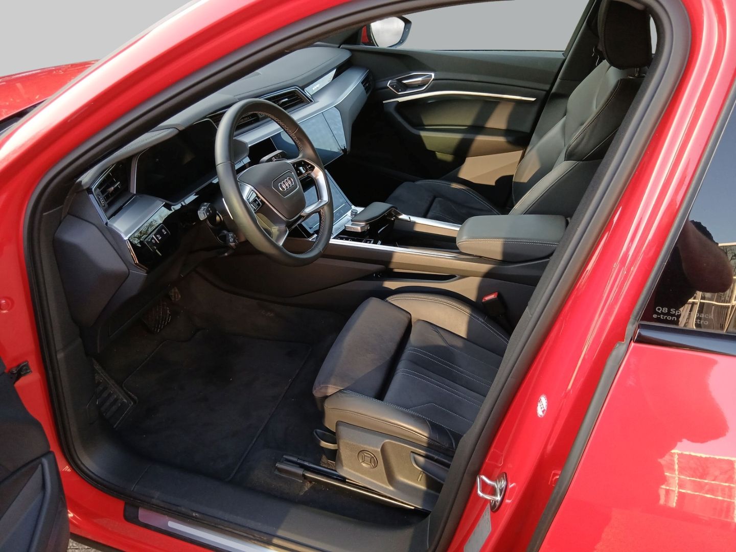 Fahrzeugabbildung Audi Q8 E-tron SPORTBACK  ADVANCED+AHK+VIRTUAL+LUFT+C