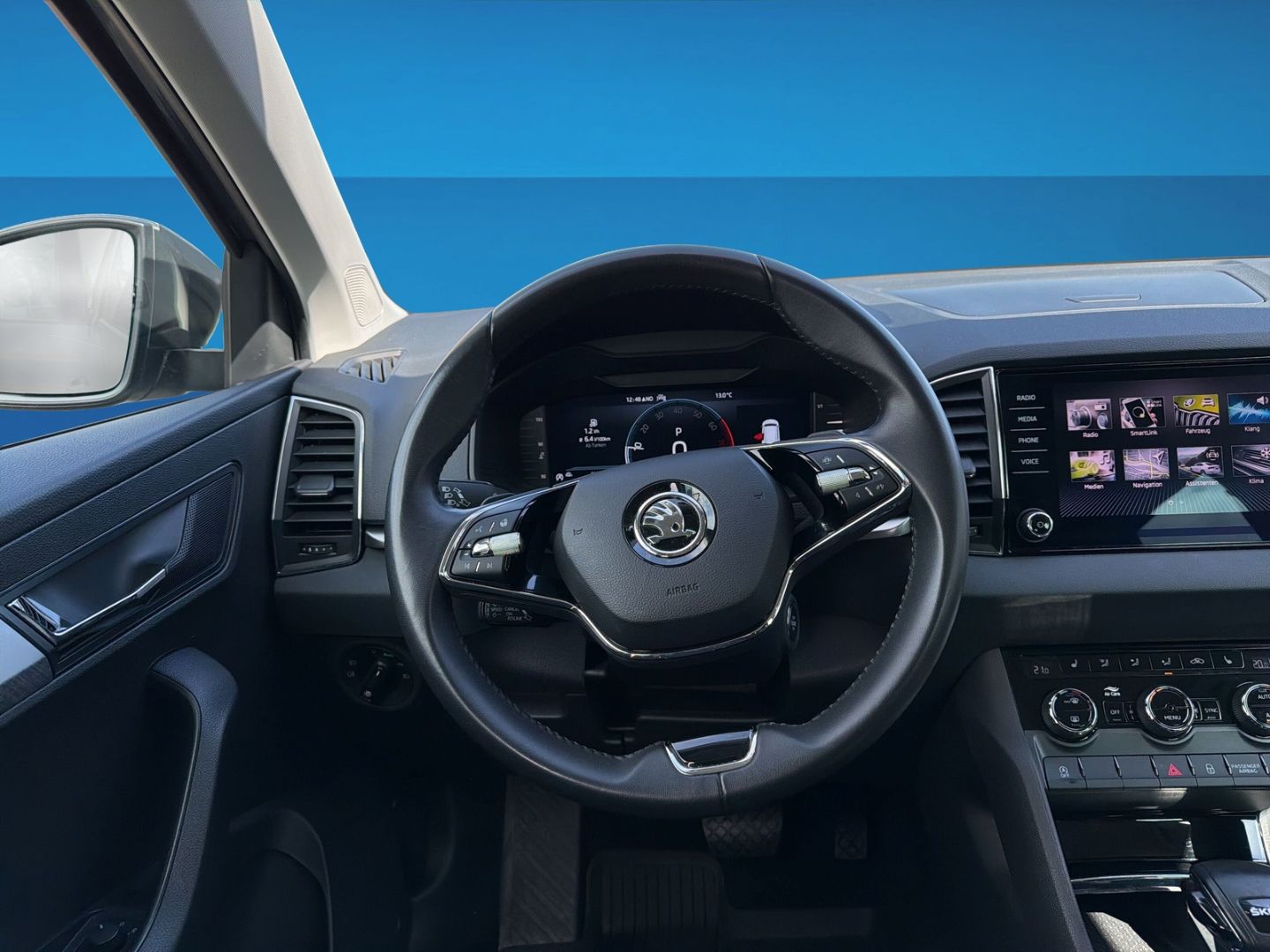 Fahrzeugabbildung SKODA Karoq 1.5 TSI ACT Ambition Clima PDC LED