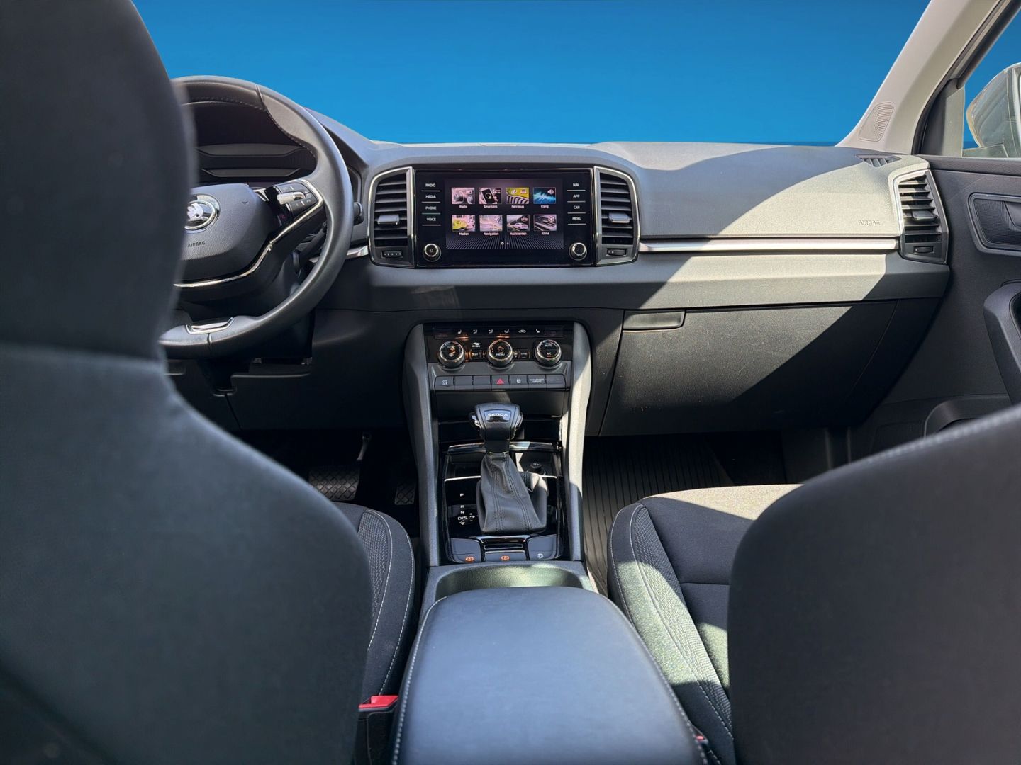 Fahrzeugabbildung SKODA Karoq 1.5 TSI ACT Ambition Clima PDC LED